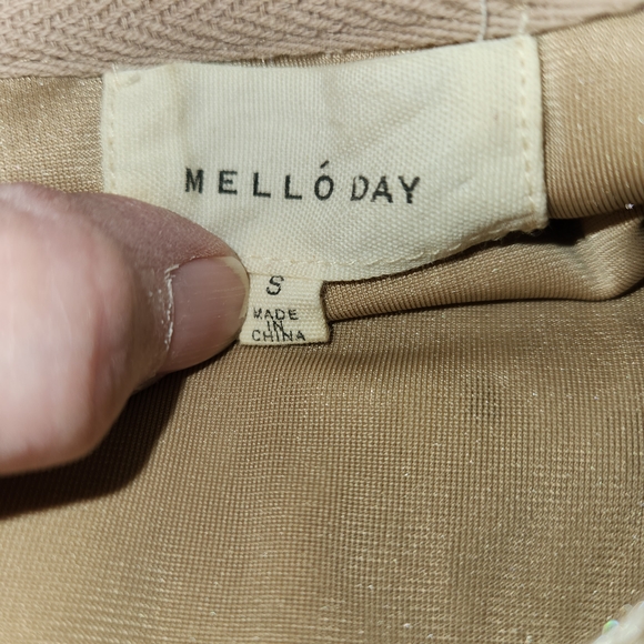 MELLODAY Crushed Velvet Long Sleeve Top Tan Size S Pretty Sleeve Detail Soft - Picture 8 of 9